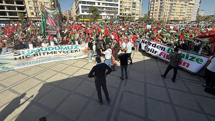 Elazığ'da yüzlerce kişi Gazze için yürüdü