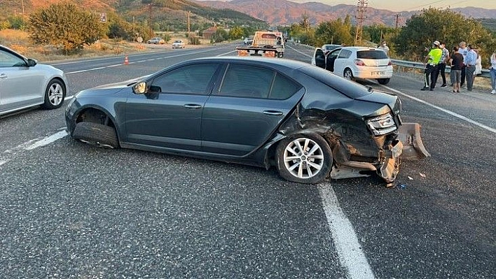 Elazığ'da zincirleme trafik kazası: 2 yaralı