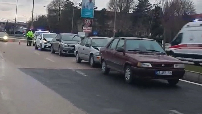 Elazığ'da zincirleme trafik kazası: 1 yaralı