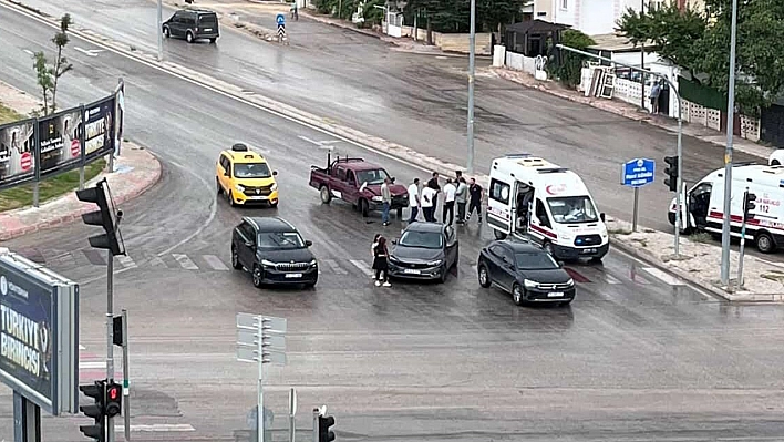 Elazığ'da zincirleme trafik kazası: 1 yaralı