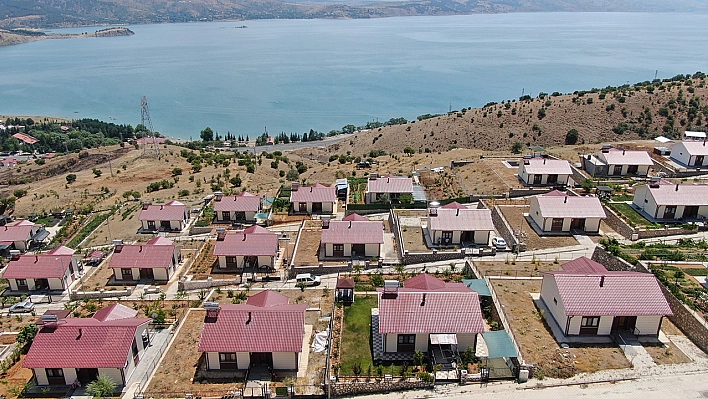 Elazığ'daki Bu Konutlar Tatil Sitesi Değil, Çelik Konstrüksiyonlu TOKİ'ler