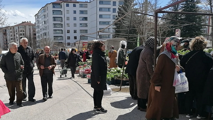 Elazığ'daki Bu Pazar Tezgahı Görenleri Şaşırttı