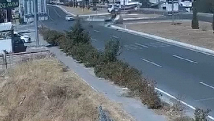 Elazığ'daki kaza güvenlik kameralarına yansıdı
