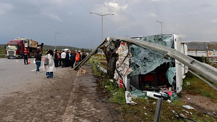 Elazığ'dan Hatay'a Sefer Yapan Yolcu Otobüsü ile Tır Çarpıştı