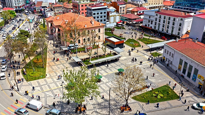 Elazığ Demokrasi Meydanı Bu Habere Kilitlendi