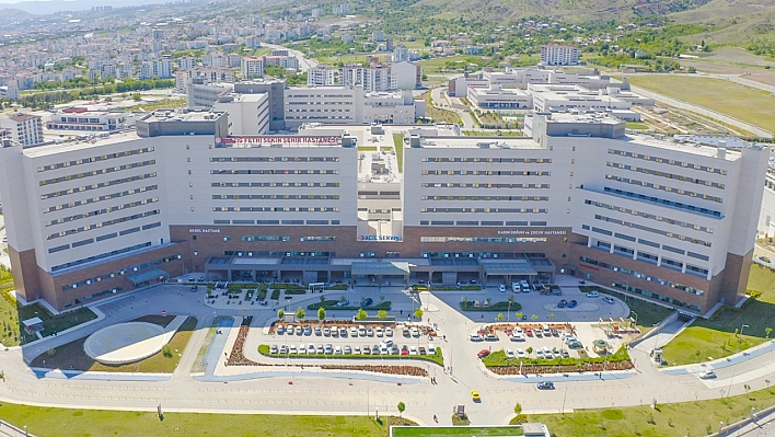 Elazığ Fethi Sekin Şehir Hastanesi başarılı operasyonlarını sürdürüyor