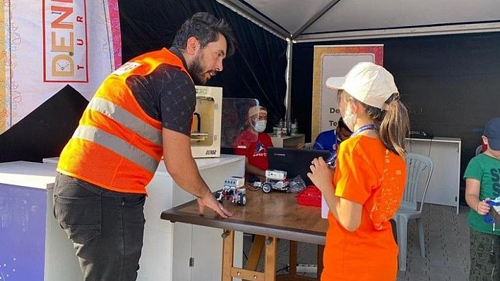 Elazığ Gençlik Merkezi'nin standına Gökyüzü Gözlem Etkinliği'ne büyük ilgi