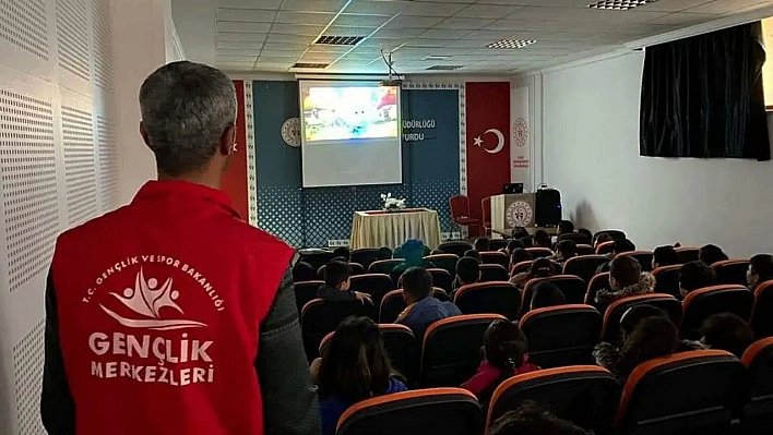 Elazığ GSB, küçük kalpleri güldürmeye çalışıyor