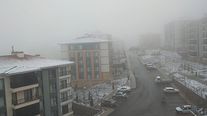 Elazığ Güne Kar ve Sisle Başladı