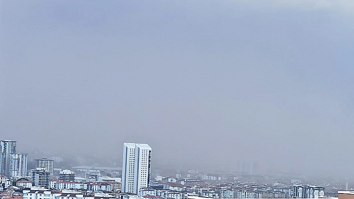 Elazığ'ı Toz Bulutu Kapladı