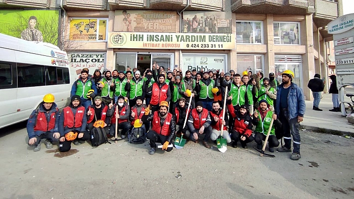 Elazığ İHH Arama ve Kurtarma Ekibi Deprem Bölgesindeydi