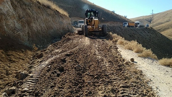 Elazığ İl Özel İdaresi, Keban İlçesi Balıkçılar Yolunda Bakım ve Onarım Çalışması Gerçekleştirdi