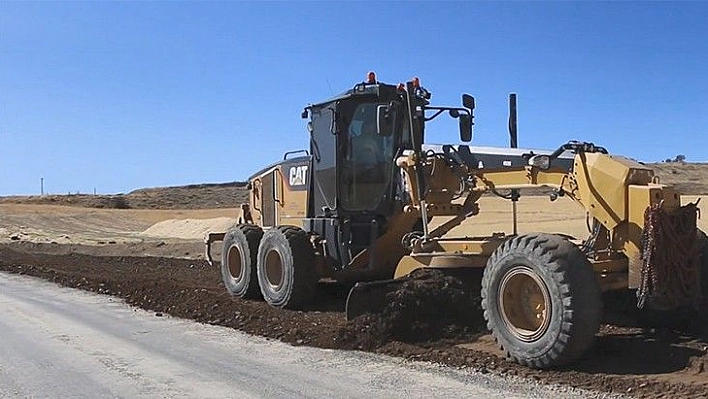 Elazığ İl Özel İdaresi, Merkeze Bağlı Köylerde Yoğun Bir Şekilde Çalışıyor