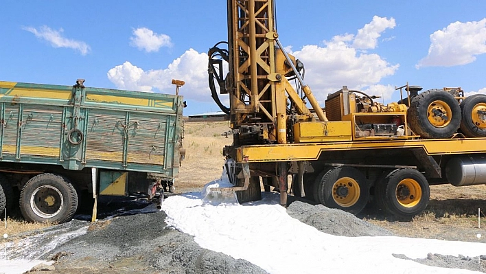 Elazığ İl Özel İdaresi Sondaj Faaliyetlerini Sürdürüyor