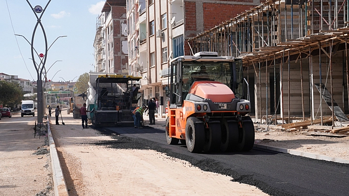 Elazığ'ın bir mahallesinde daha asfalt çalışmaları başladı