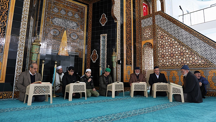 Elazığ'ın Camileri Mukabele Halkalarıyla Şenlendi