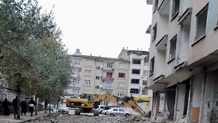 Elazığ'ın Merkezinde Bir Cadde 6 Gündür Trafiğe Kapalı!