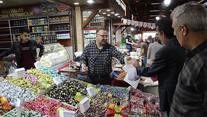 Elazığ Kapalı Çarşı'da Bayram Yoğunluğu