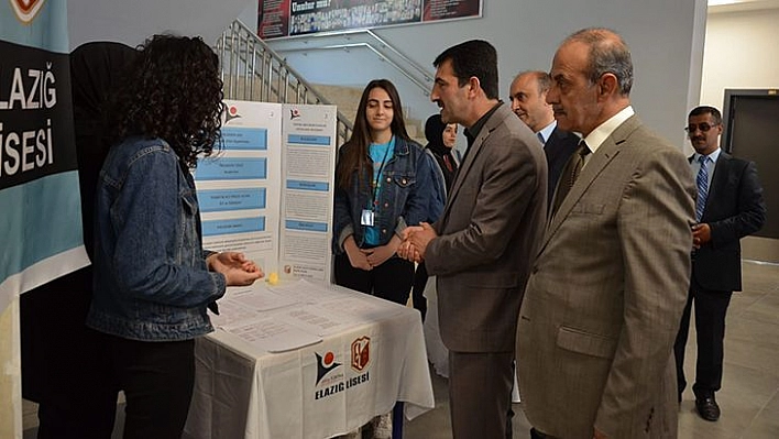 Elazığ Lisesi'nde Tübitak 4006 Bilim Fuarı Düzenlendi 