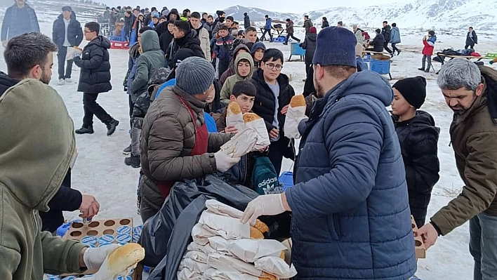 Elazığ Merkez Anadolu İmam Hatip Lisesi öğrencileri Hazarbaba Kayak Merkezi'nde