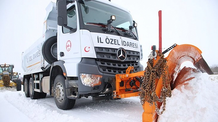 Elazığ Merkeze Bağlı Köy Yolları Kar Nedeniyle Ulaşıma Kapandı