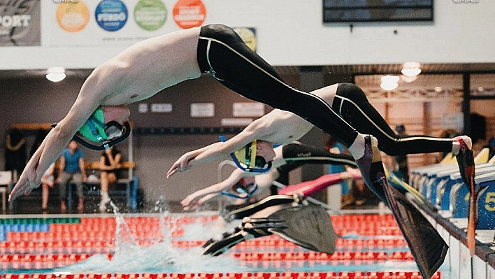 Elazığ paletli yüzme yarışlarında dünya 3.'sü oldu