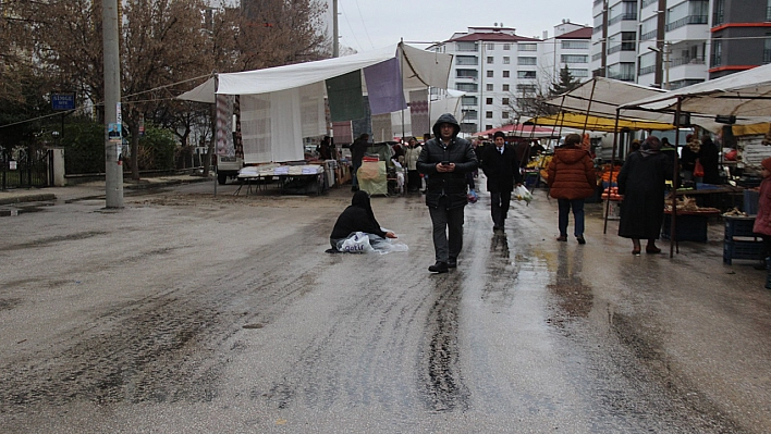 Elazığ Pazarında Yürek Yakan Görüntü!