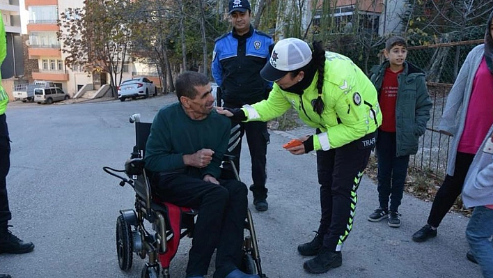 Elazığ Polisinin Örnek Davranışı Hayırseverleri Harekete Geçirdi