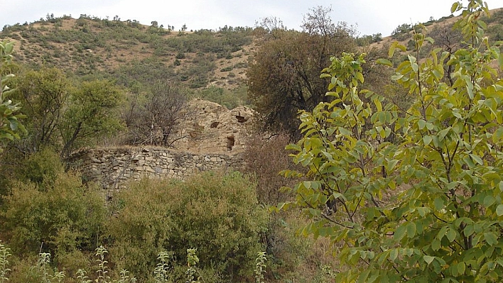 Elazığ sınırları içinde yer alıyor! 500 metrekarelik bir alanda 15 odadan oluşuyor