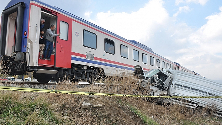 Elazığ-Tatvan seferini yapan tren kaza yaptı