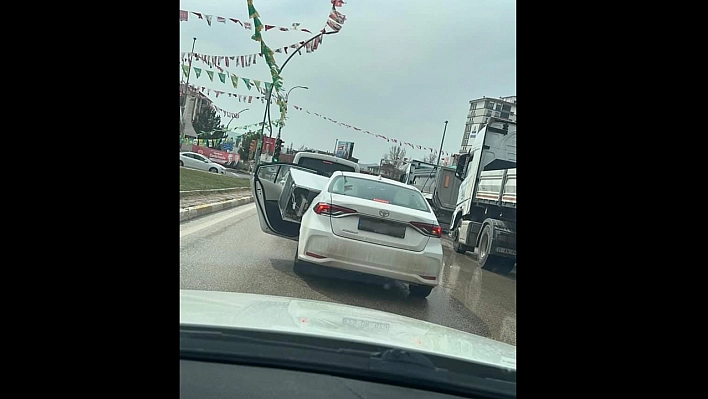 Elazığ Trafiğinde Hayrete Düşüren Görüntüler