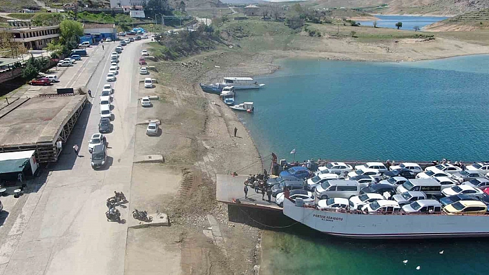 Elazığ-Tunceli Feribotunda Bıçaklı Kavga!