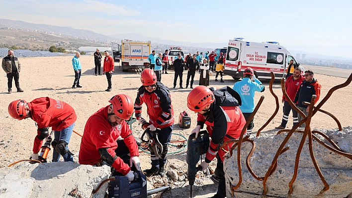 Elazığ UMKE'den Gerçeği Aratmayan Tatbikat