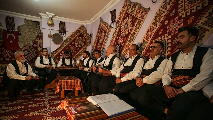 Elazığ usulü eğlenmek isteyenler bu mekana akın ediyor