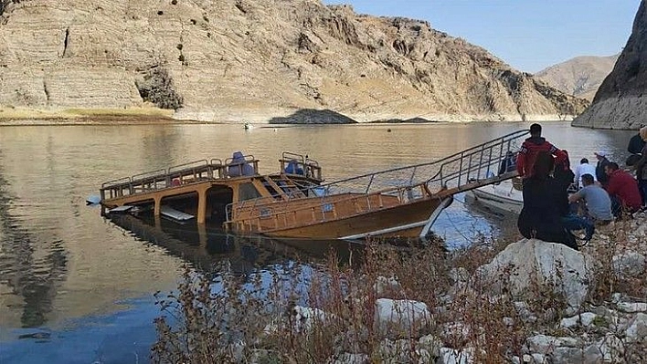 Elazığ Valiliği batan tekne ile ilgili inceleme başlattı