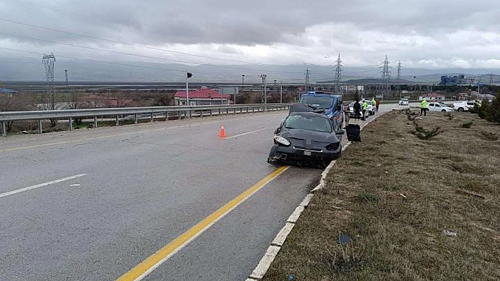 Elazığ Valiliği'nin Aracı Kaza Yaptı!