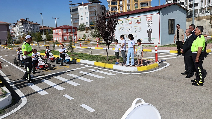 Elazığ Valisi Hatipoğlu, minik öğrencilerle trafik eğitiminde buluştu
