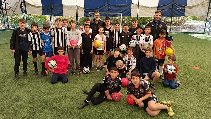 Elazığlı antrenör önderliğinde çocuklar teknolojik oyunlara savaş açtı, futbol kursunu akın etti