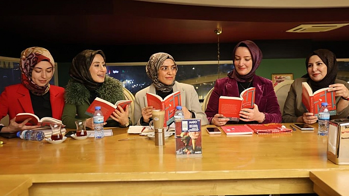 Elazığlı kadınlardan, altın yerine kitap günü