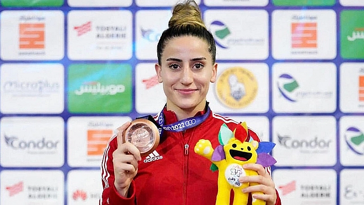 Elazığlı Milli Boksör Gizem Özer'e Dünya Şampiyonasında Diskalifiye Şoku