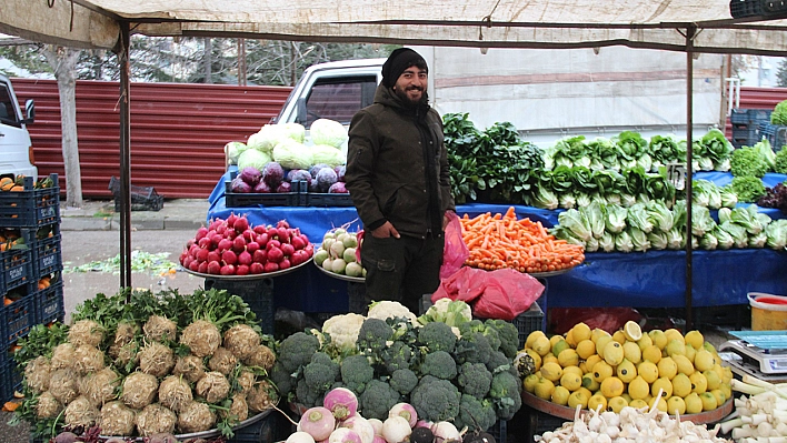 Elazığlı Pazarcıların Zamlara Karşı Buldukları İlginç Yöntem Görenleri Şaşırttı!