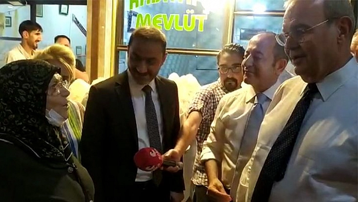 Elazığlı teyzeden CHP'lilere  'İnsan Kendi Ayağına Sıkar mı?' Tepkisi