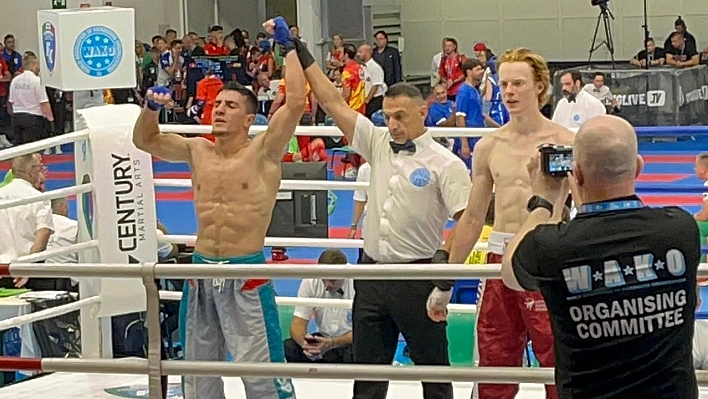 Elazığlı Yusuf Eren yıldırım dünya kick boks Şampiyonası'nda yarı finalde
