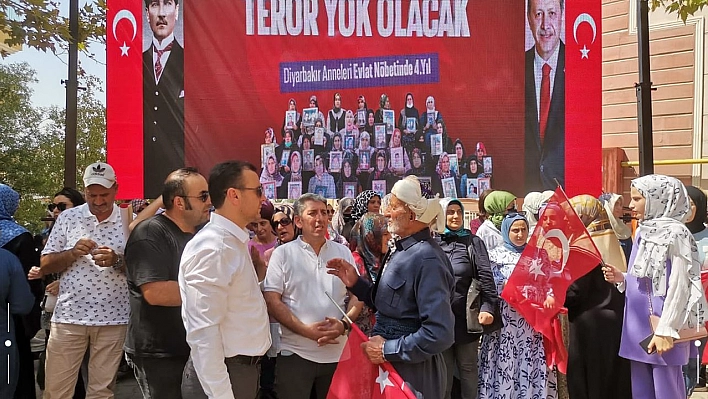 Elazığlılar Diyarbakır Annelerinin Yanında