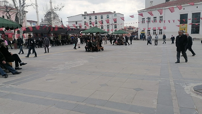 Elazığlılar güneşli kış gününün tadını çıkarıyor