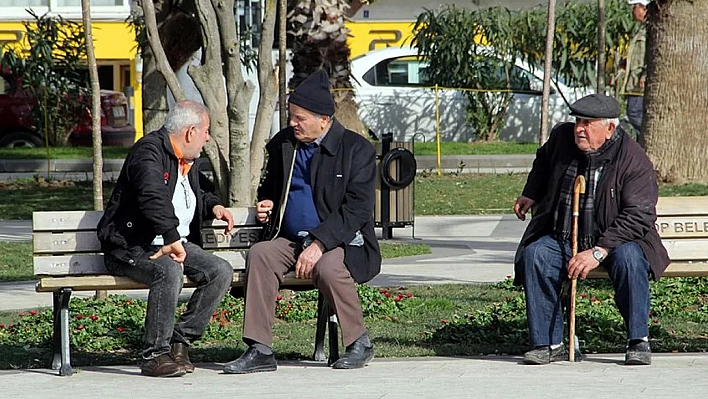 Emeklilerin gözü Ocak ayında: Maaşlarda 4 farklı zam tahmini