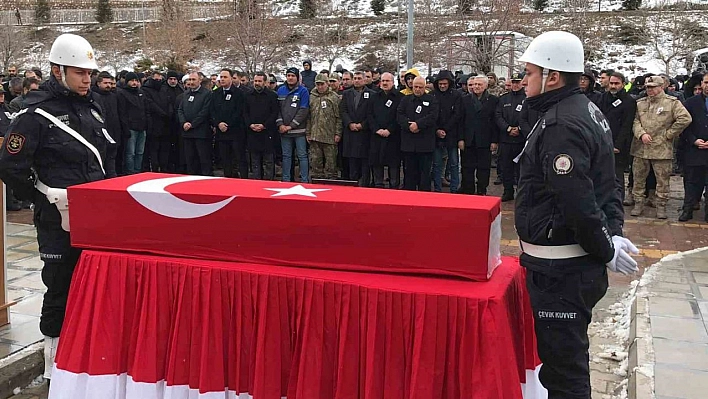 Enkaz altından çıkartılan şehit polisin cenazesi memleketine gönderildi