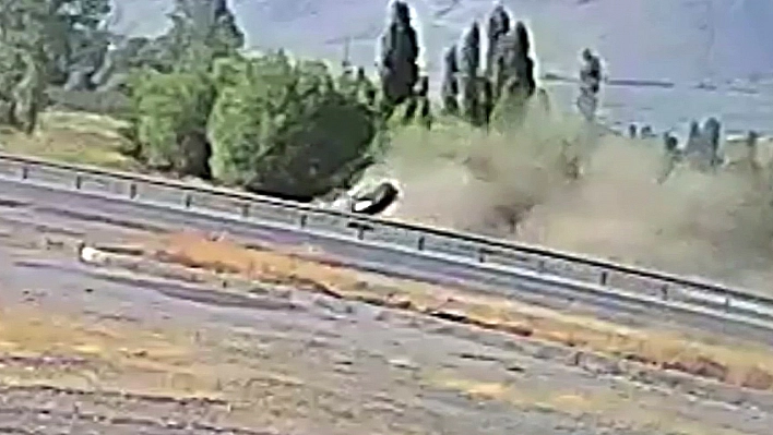 Erzincan'da Elazığlı ailenin karıştığı kazanın görüntüleri ortaya çıktı: 1 ölü, 4 yaralı