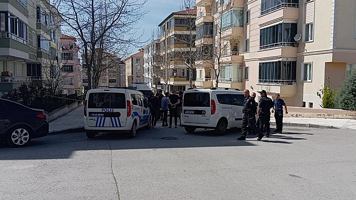 Eşini Öldürmek İçin Gittiği Evde Polisi Görünce Kendini Vurdu!