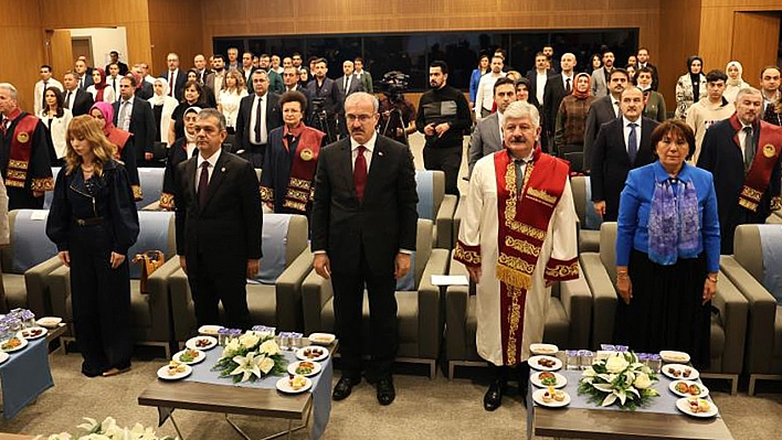 Fethi Sekin Şehir Hastanesi'nde Akademik Yükselme Ve Cübbe Töreni